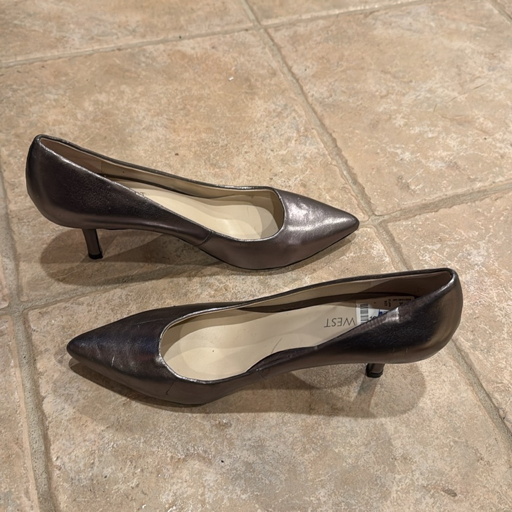 Bundle of Women's Pumps - silver, black peep toe, olive, grey patterned - Picture 14 of 15